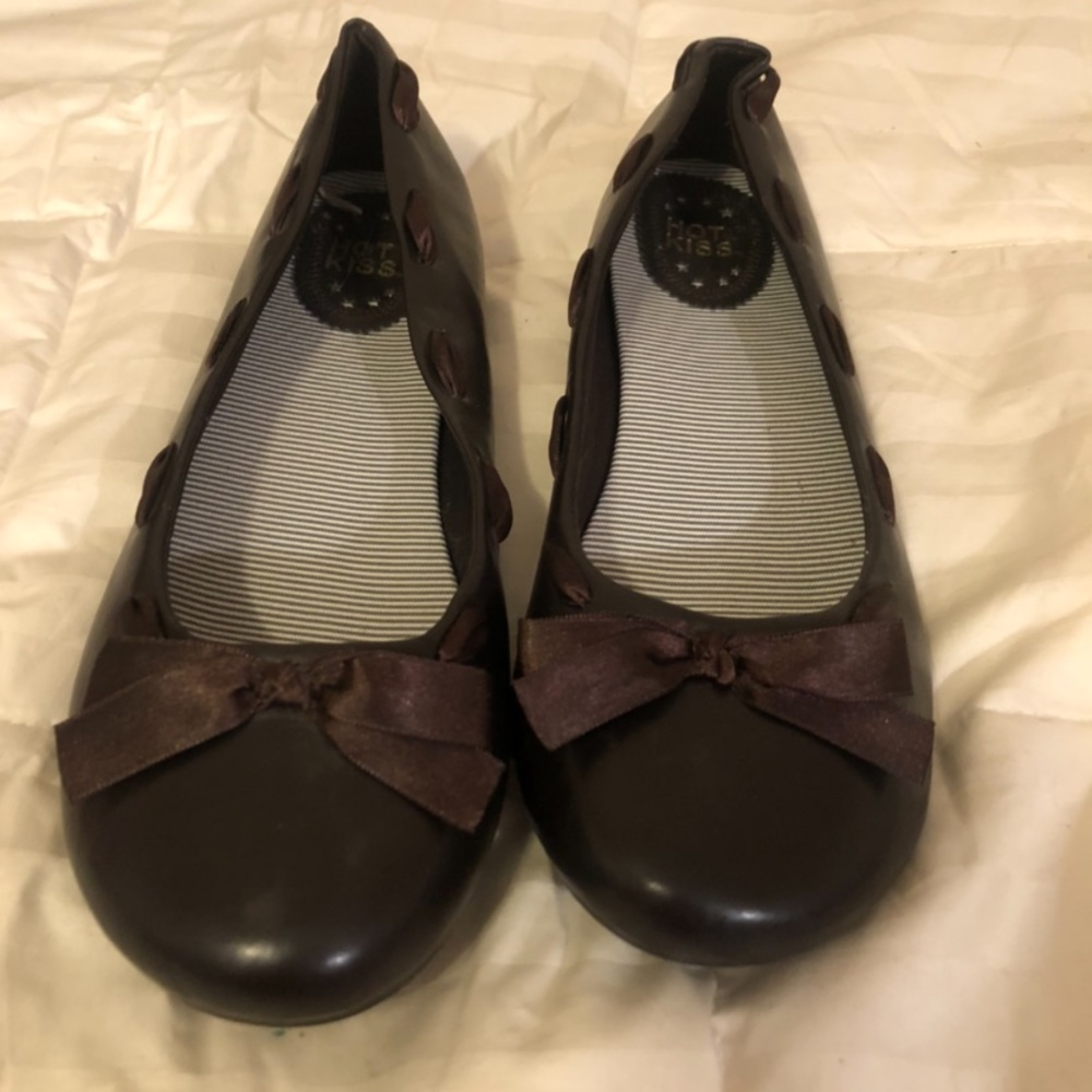 Hot Kiss Brown Flats Size 10